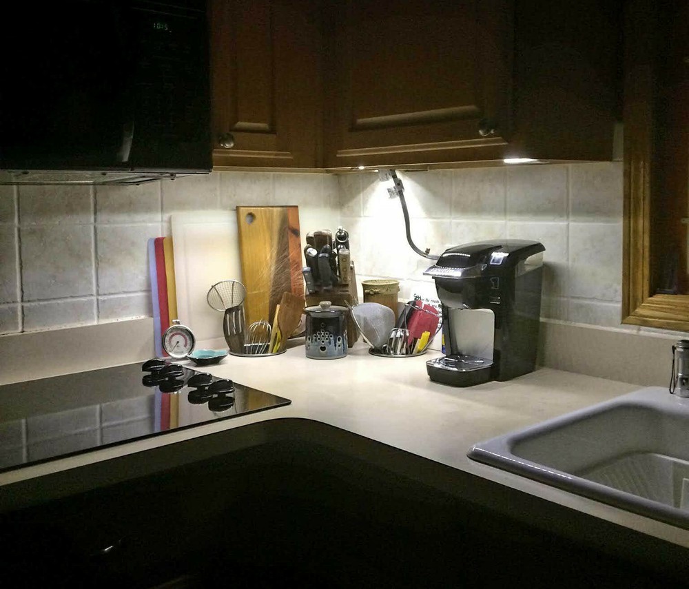 KitchenLEDs, easy Do It Yourself under cabinet lights