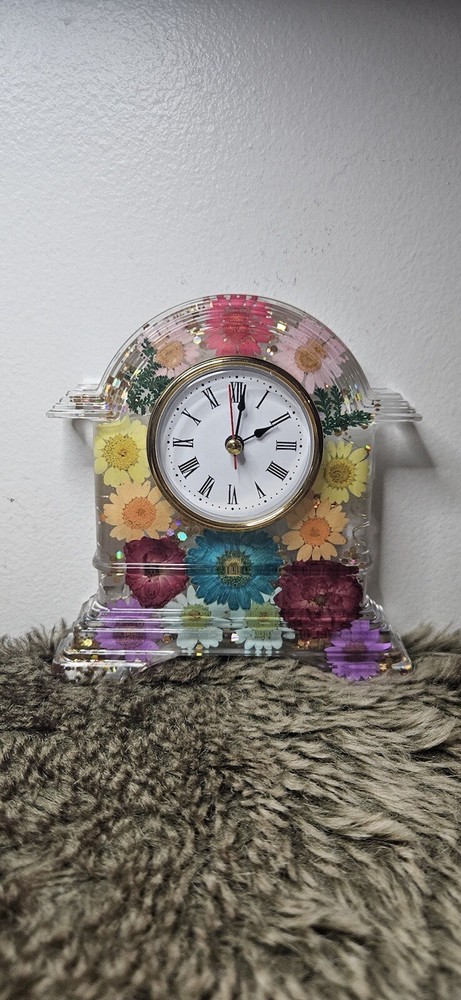 Desktop Clock| Pressed Flowers Preserved Clock| Epoxy Resin Table Lamp Clock
