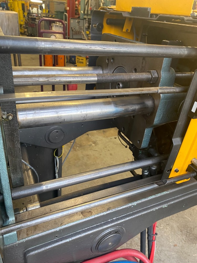 Arburg 28 ton plastic injection machine