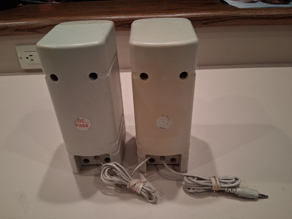 GCS-100 COMPUTER MULTIMEDIA SPEAKERS (LEFT & RIGHT SPEAKERS + POWER CUBE) TESTED