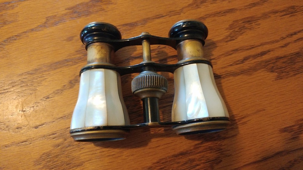 ANTIQUE OPERA BINOCULARS CIRCA 1870