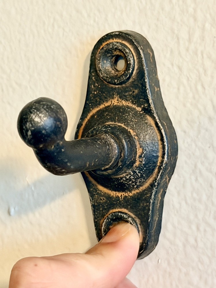 3 Antique Black Brown Cast Iron Rusted Wall-Mounted Hook with Rustic Finish