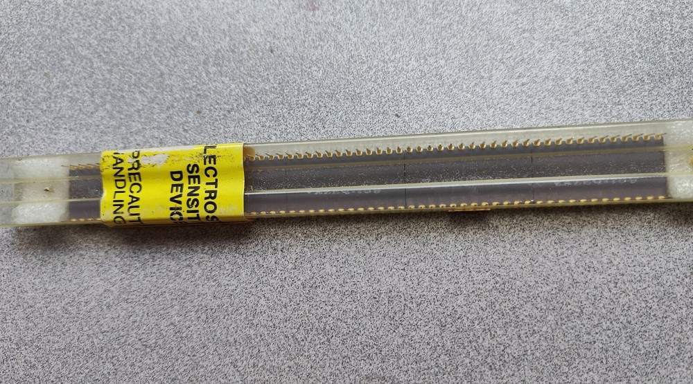 (1 pc) IC Parallel I/O Port, CDP1852D, RCA, 8-Bit, CMOS, CDIP24 Microprocessor