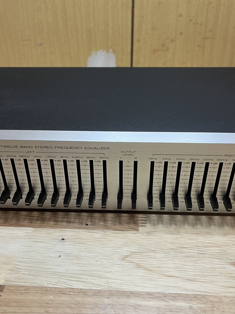 Realistic 12 Band Stereo Frequency Equalizer Model 31-2009