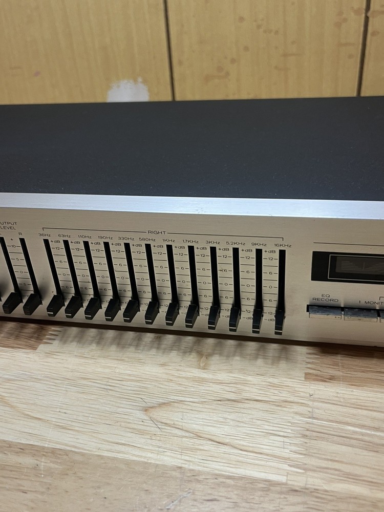 Realistic 12 Band Stereo Frequency Equalizer Model 31-2009