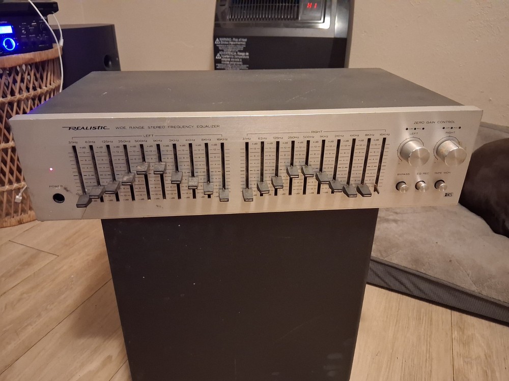 Realistic 31-2000A 10-Band Wide Range Stereo Frequency Equalizer ~ Broken Knobs