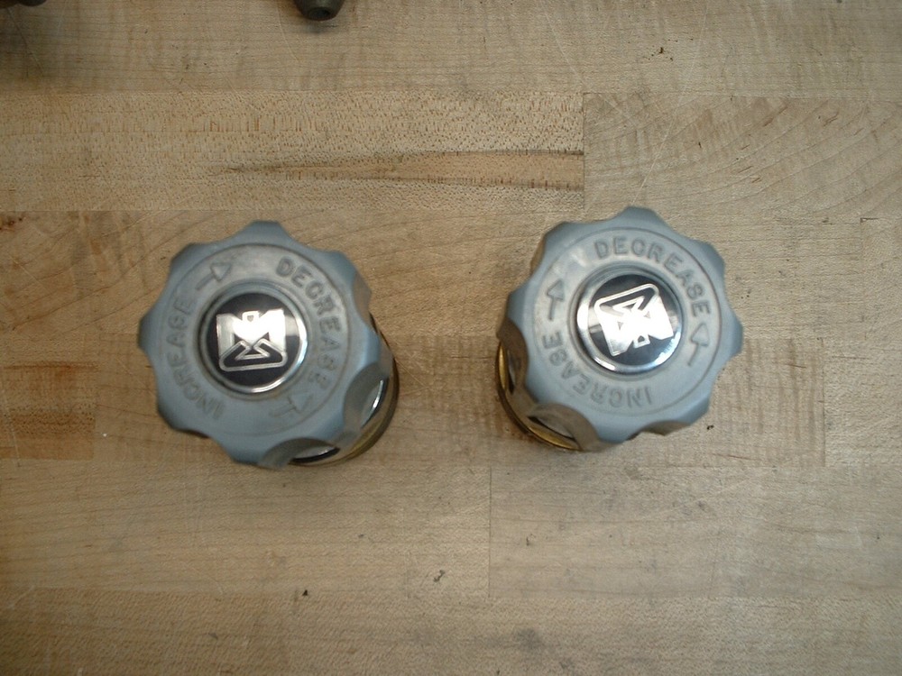 MATHESON Regulators, gauges, and connecting tubing bundle
