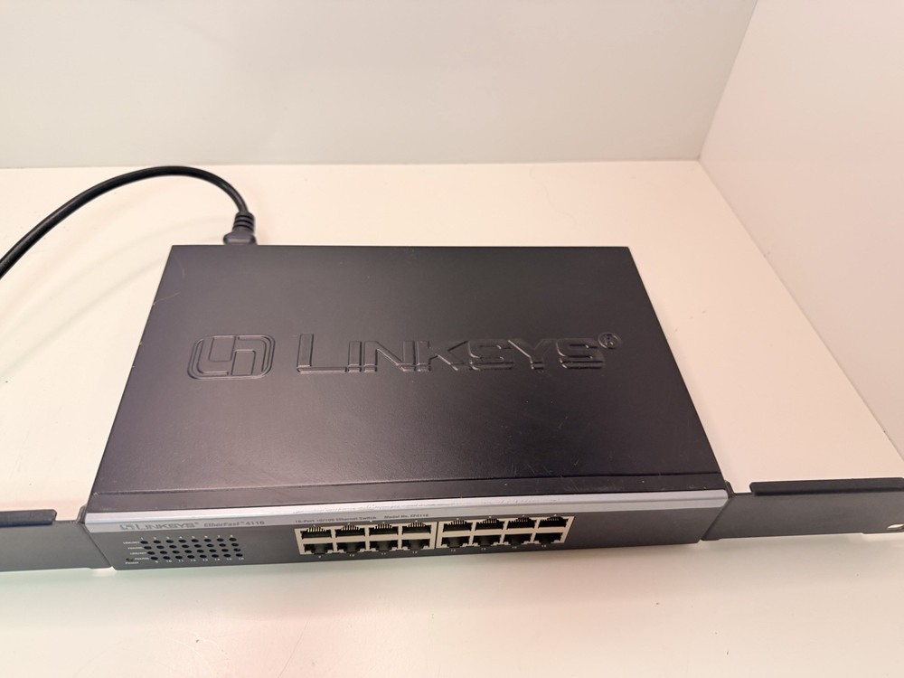 Linksys EtherFast 4116 16-Port 10/100 Ethernet Switch Used Power On