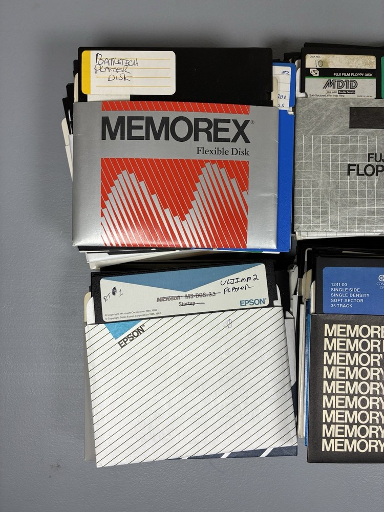 5.25 Floppy disks - 350+ Disks (Apple II/Commodore) - untested
