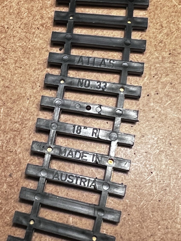 Atlas Curved Tracks H0 Scale, Code 100, 30 Pieces