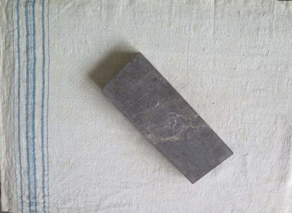RFACo. ~ Invitica Ultra-Fine Select ~ 896 g Natural Whetstone