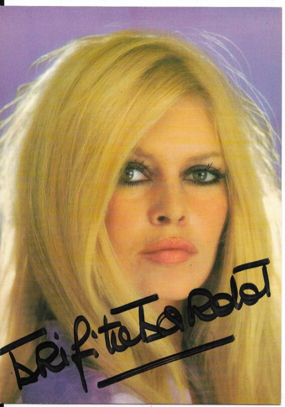 BRIGITTE BARDOT (singer, actress, model) autographed postcard