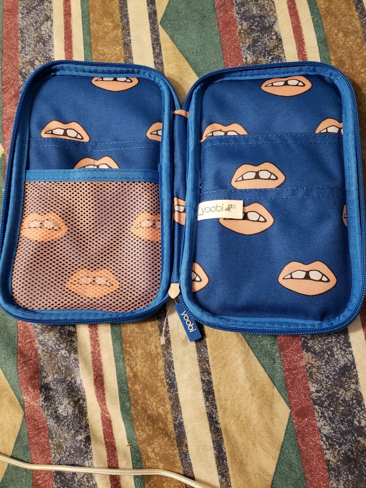 Yoobi Navy Peach Lips Case