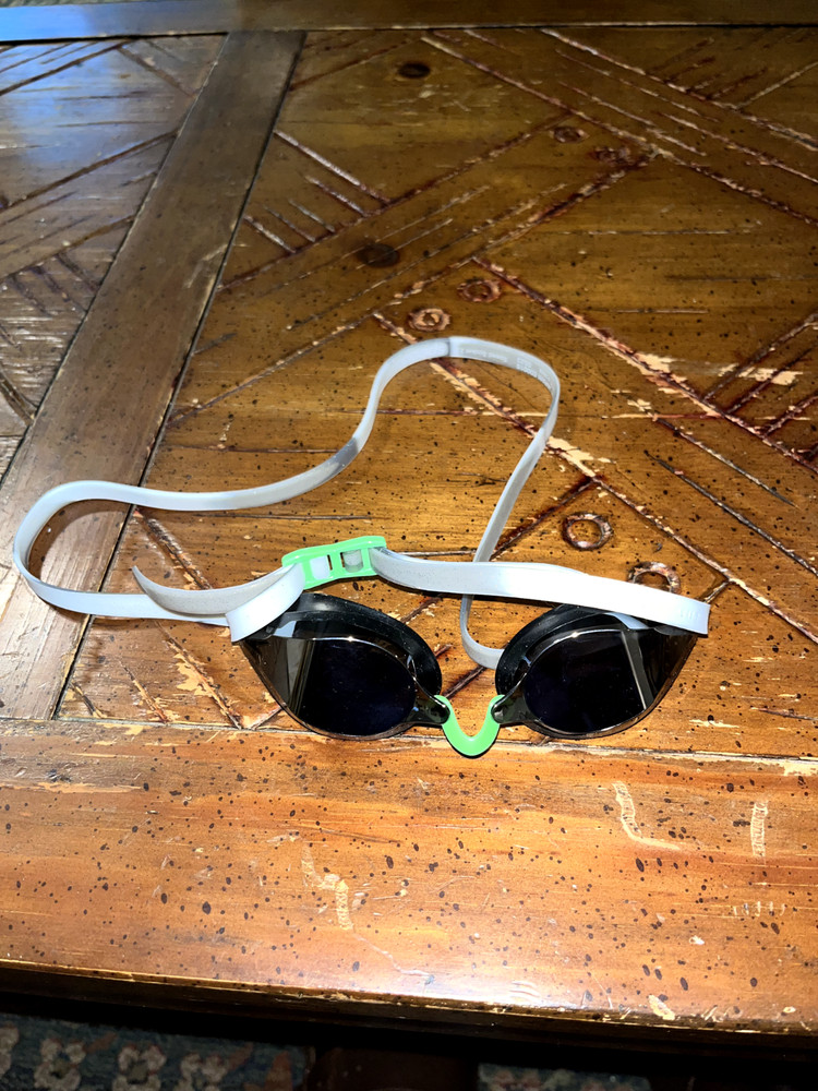 (Used once!!) Comfort Fit Speedo Speed Socket 2.0 Mirrored Goggles