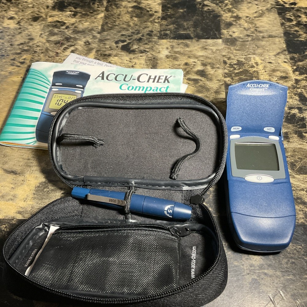 ACCU CHECK COMPACT with case + plus extras Meter Tested Working
