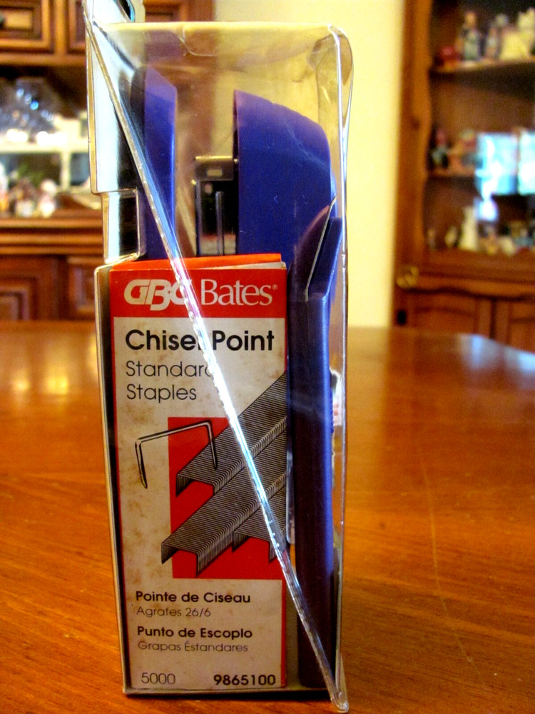 NOS 'BATES PURPLE HAND STAPLER + 5000 CHISEL POINT STAPLES & STAPLE LIFTER NIP