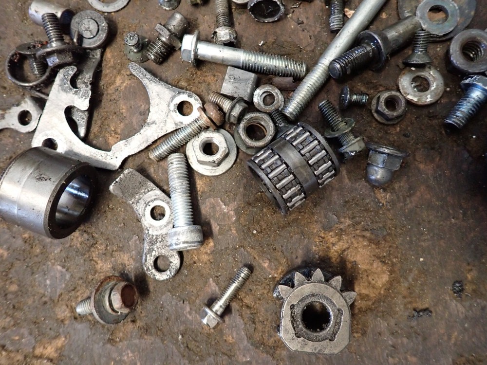 1990 1999 Suzuki RM 80 motor shift misc bits