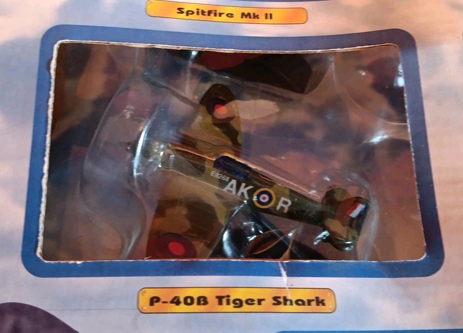 1998 Classic Air Fighters, Motorized Pull N Go, With Display Stands