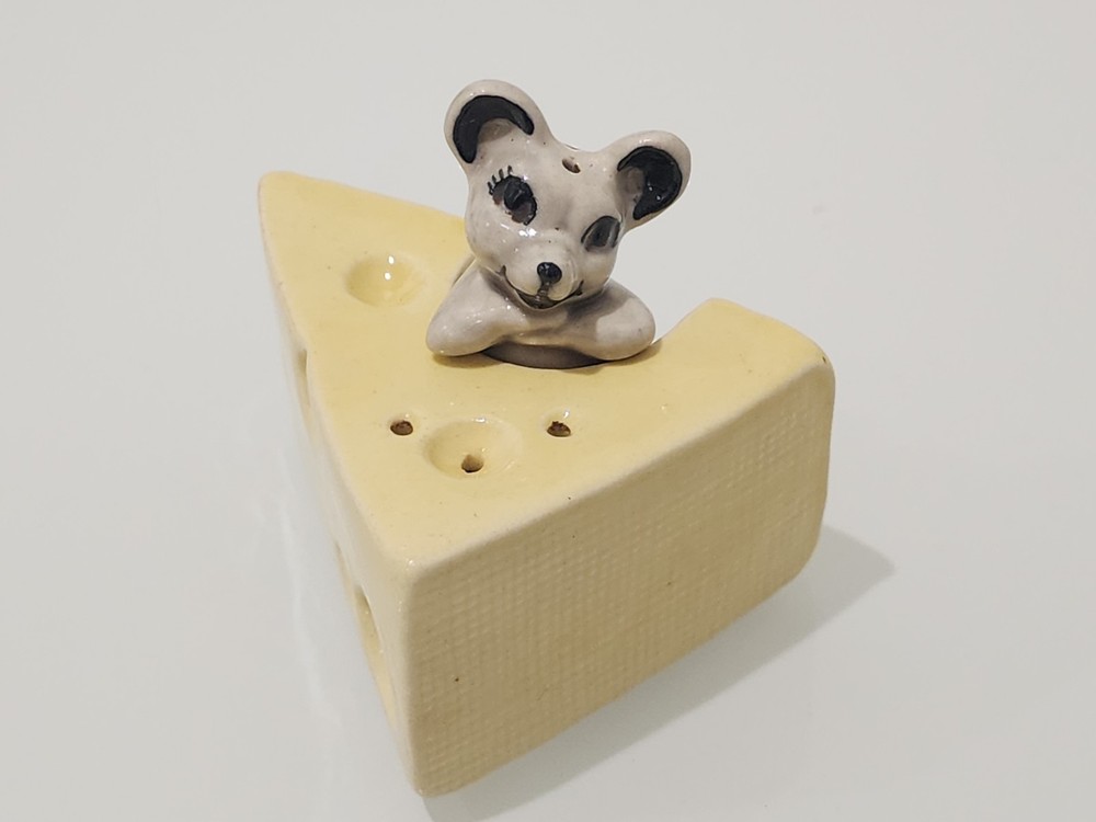 Charming 1950s Ceramic Arts Studio Mouse & Cheese Salt and Pepper Shaker Set