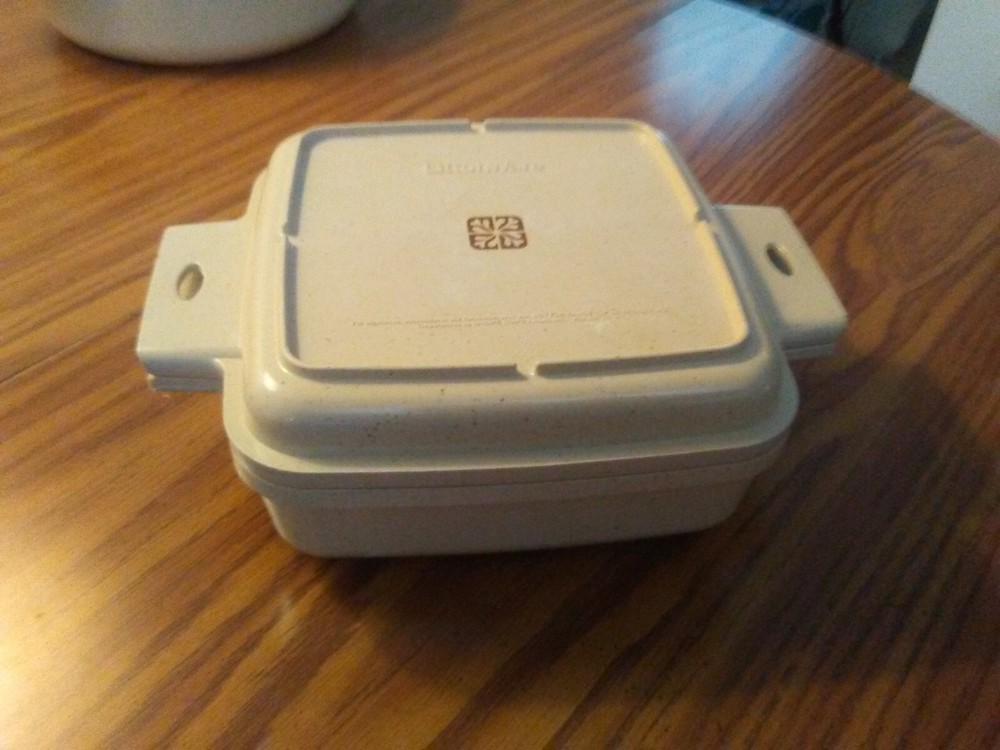 Littonware 1 Quart square microwave dish