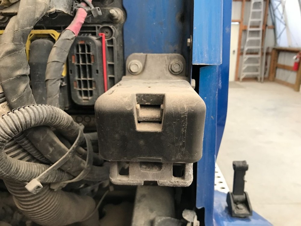 Kenworth T680 Left/Driver Hood Rest - Used