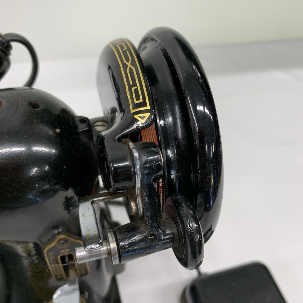 Singer Sewing Machine Model 99K with Foot Pedal - WORKING
