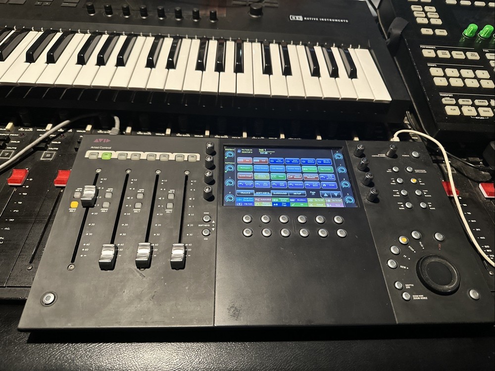 Avid Artist Control EUCON DAW Controller Touchscreen – Logic Pro / Pro Tools