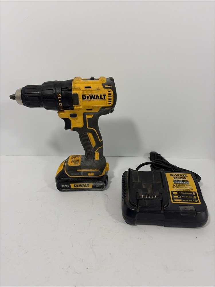 DEWALT DCD777 WITH BATTERY AND CHARGER