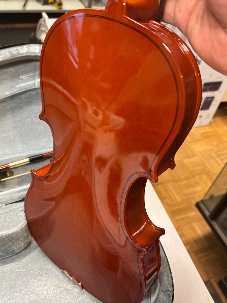 STAR WOOD VIOLIN WITH CASE
