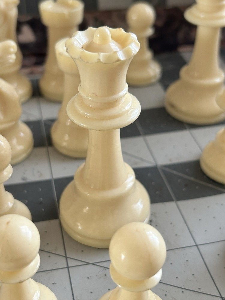 Vintage Gallant Knight Plastic Chess Set