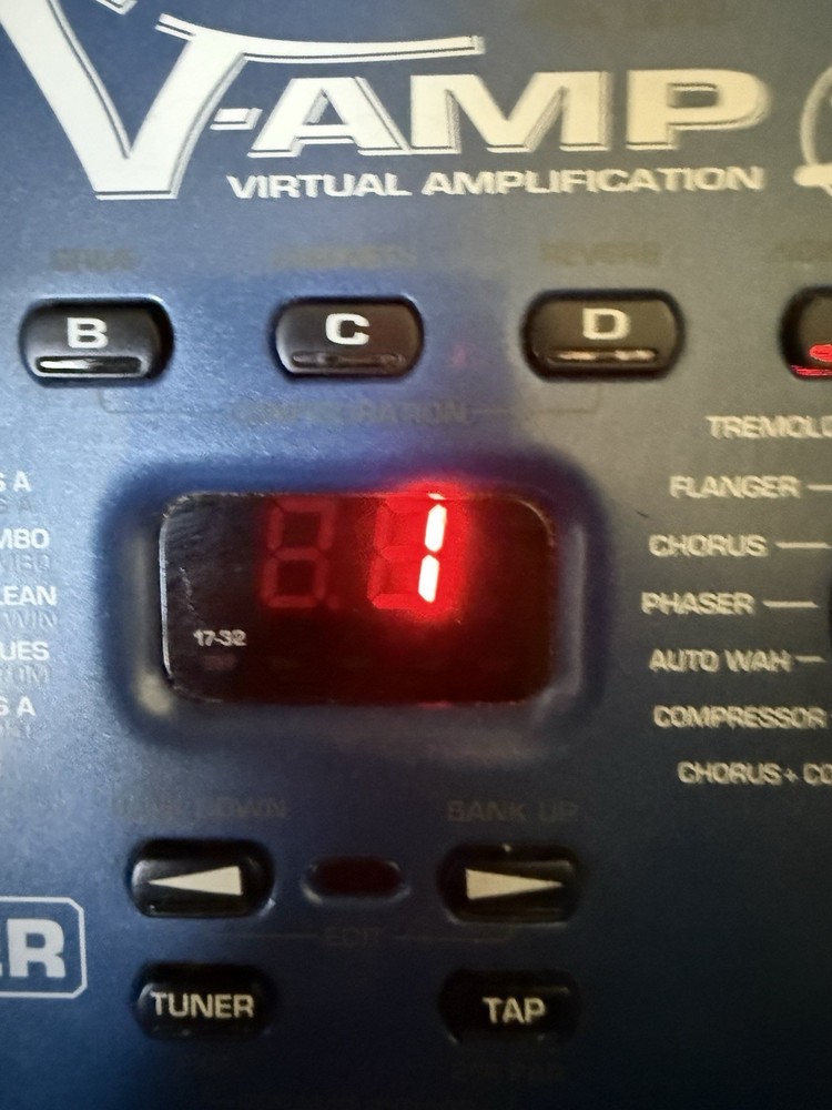 Behringer V-AMP 2 Virtual Guitar Amplifier Effects Processor w/ Footswitch & Bag