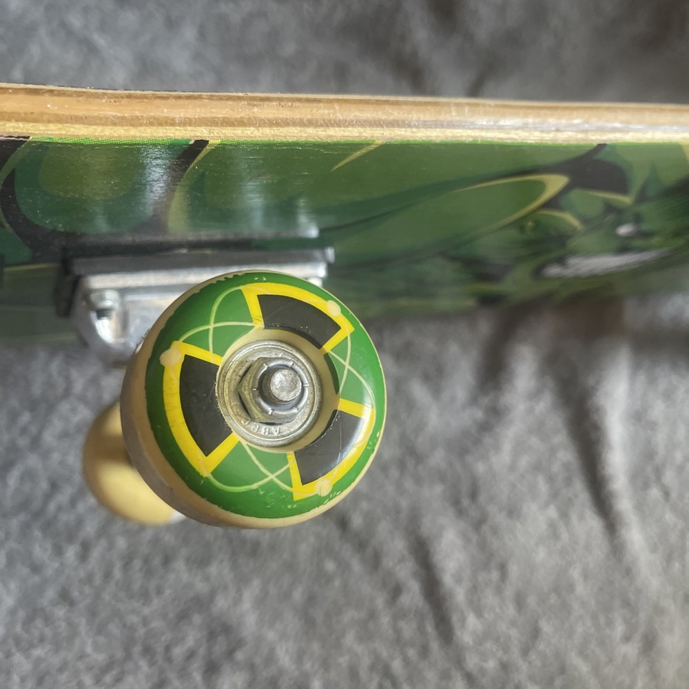 Vintage 2002 Marvel The Incredible Hulk Caution Skateboard