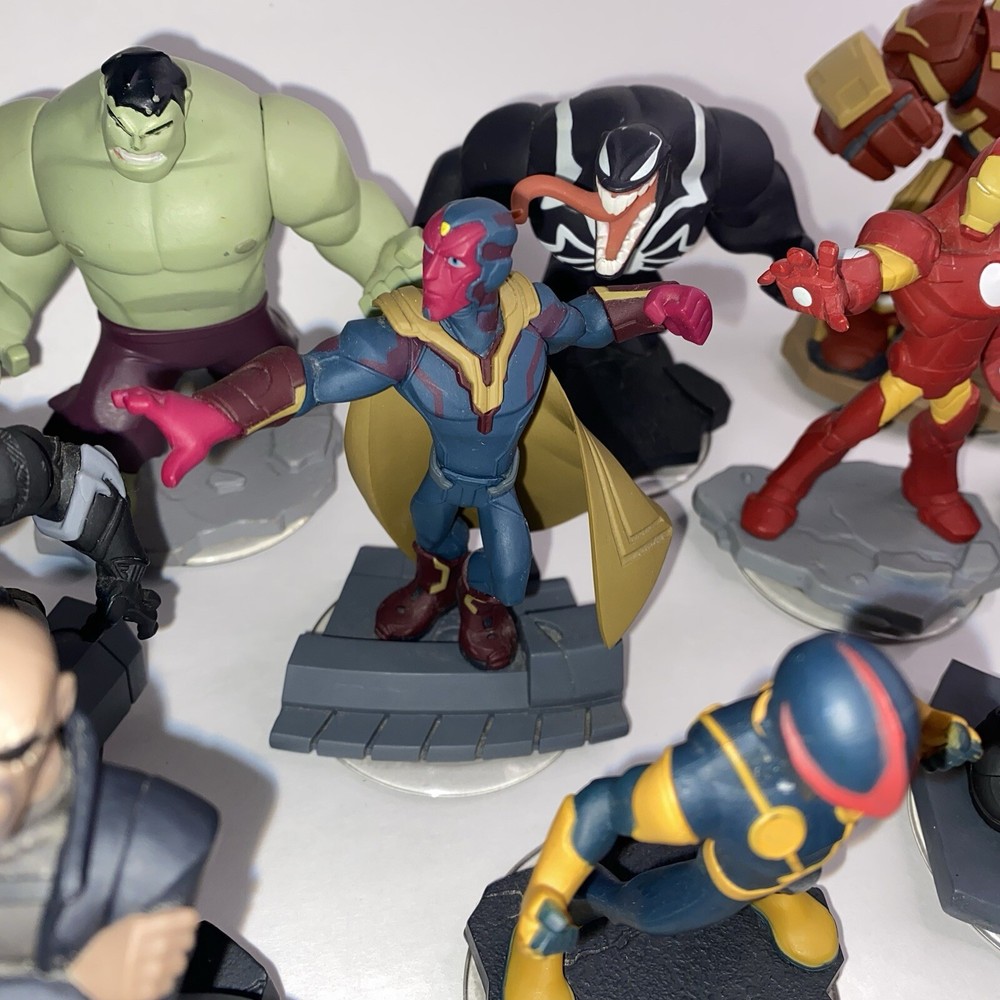 Disney Infinity Marvel 17 Piece Lot