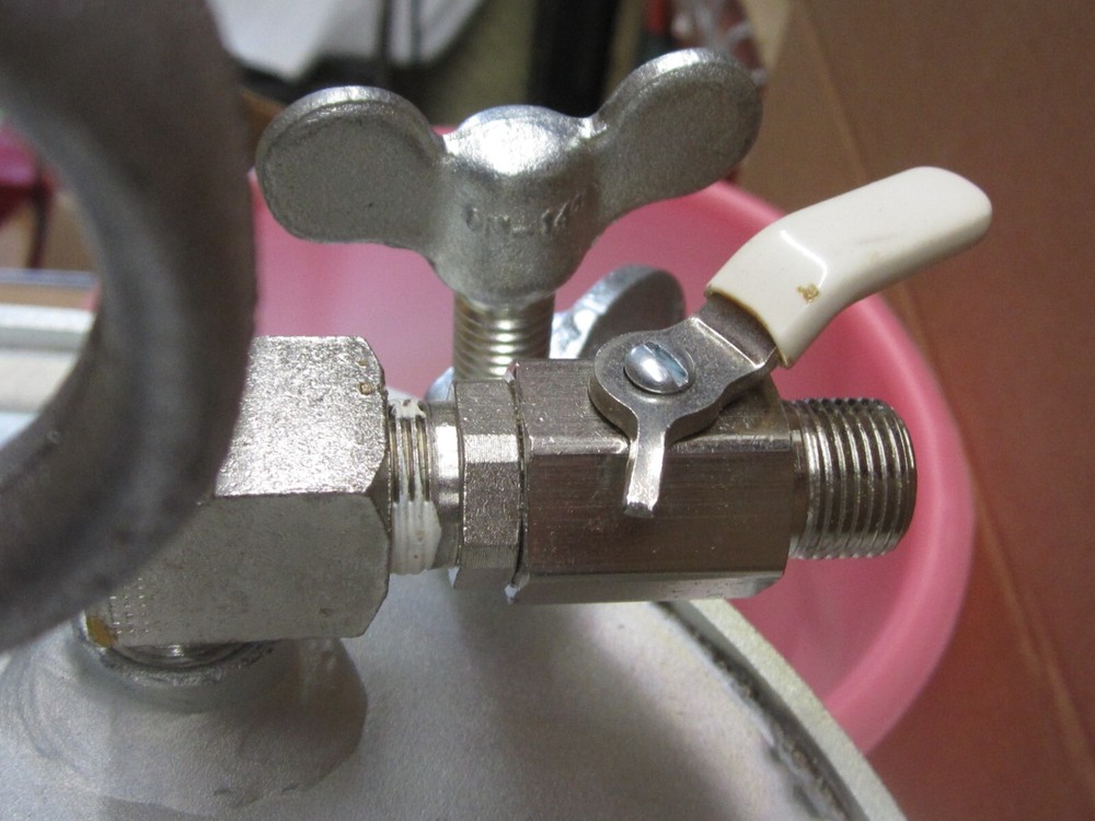 BINKS 83G PRESSURE POT