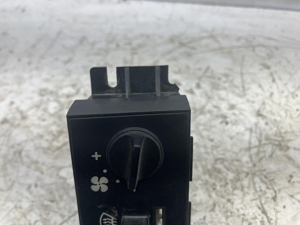 GMC TOPKICK Heater A/C Temperature Controls - Used