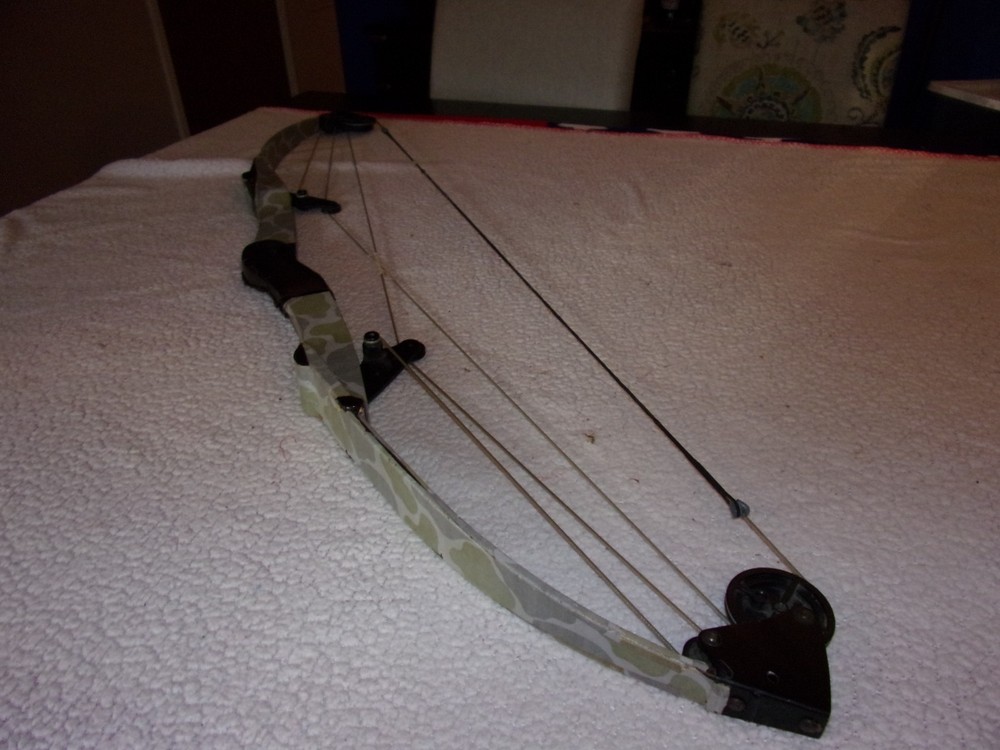 zVintage Bear Whitetail Hunter Compound Bow