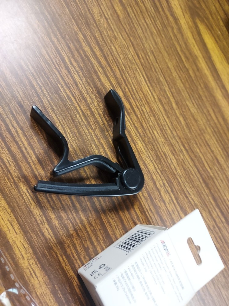 GUITAR ACCESSORIES*STRAP,CAPO & TUNER*