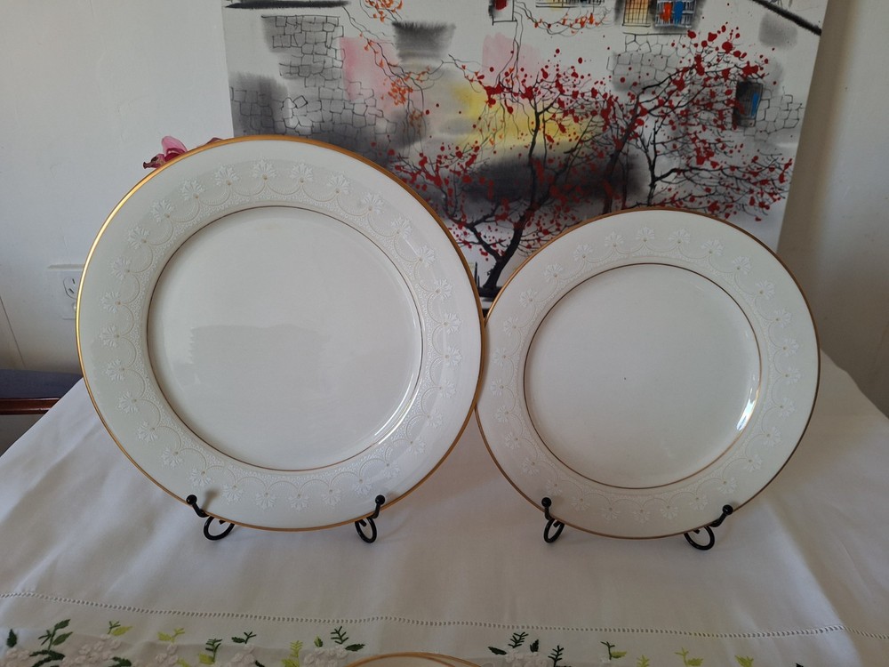 Dinner set, Noritake Caledonia pattern 7091, from Japan, 35 pieces
