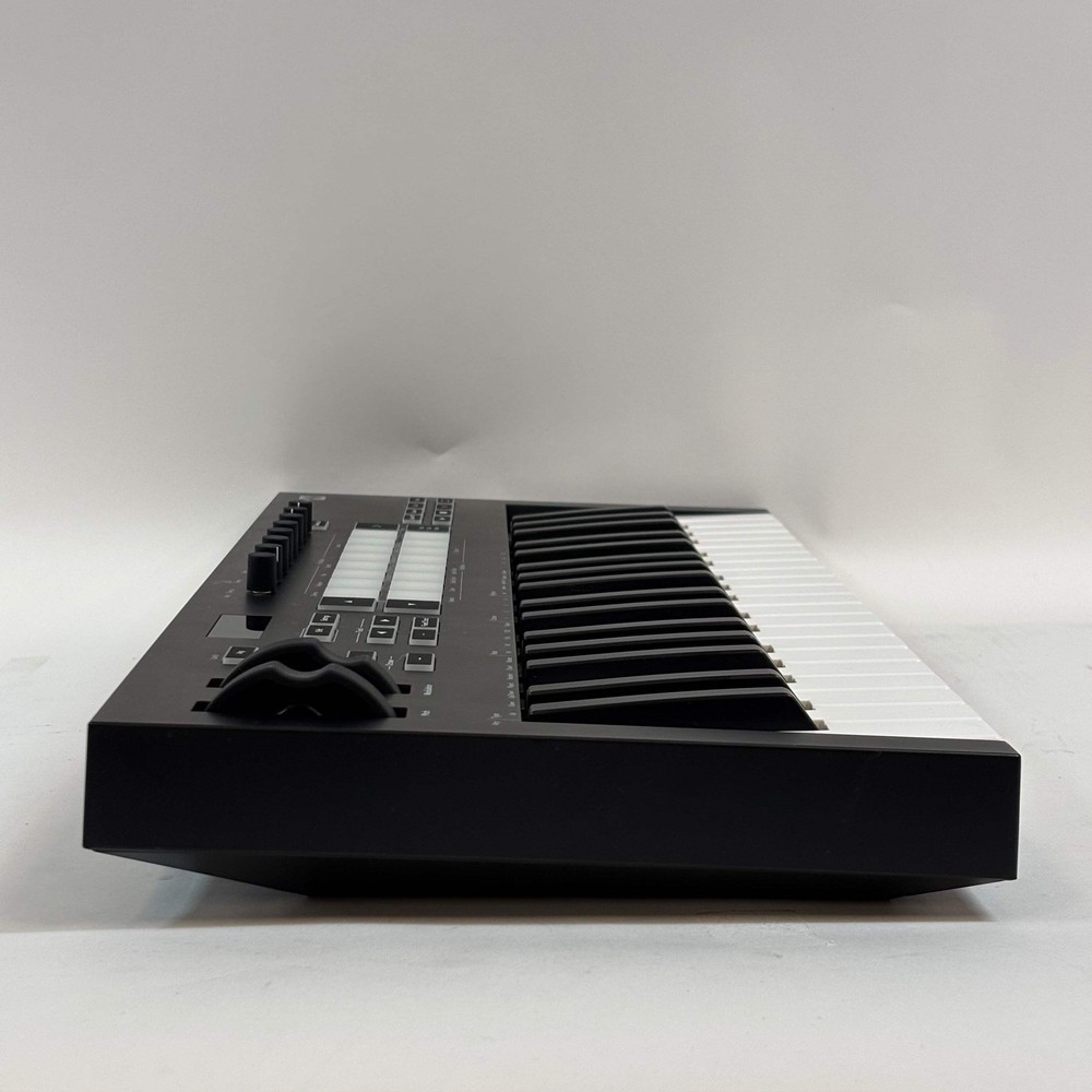 Novation Launchkey 37 MIDI Keyboard MK3