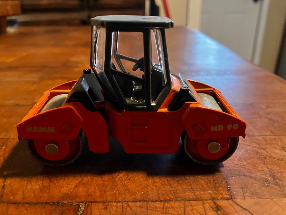 Diecast Hamm HD90 Double Drum Roller