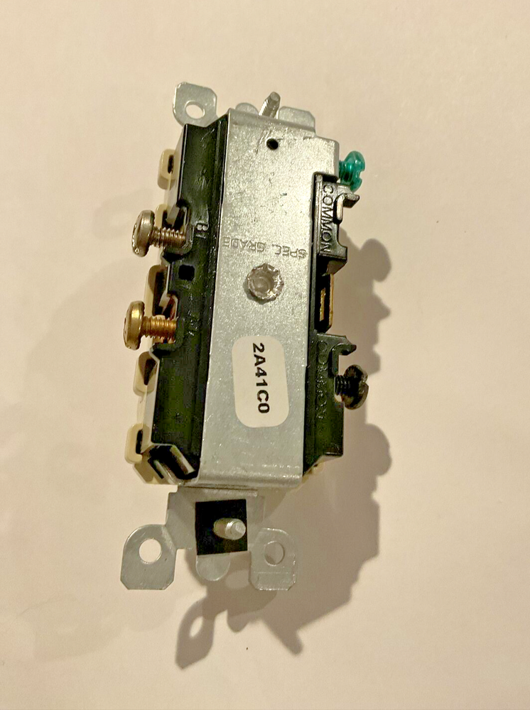 Leviton 5226-ISP Combination Switch and Pilot Light 15A-120V,