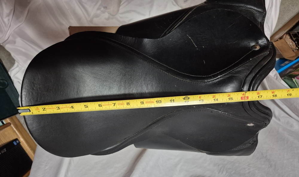 Dressage Saddle 17" Black Good condition
