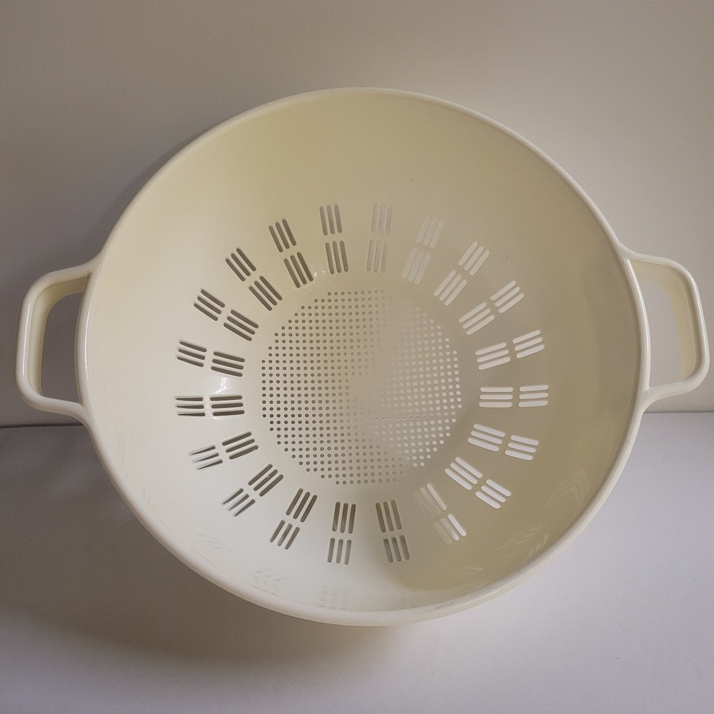 Vintage Kamenstein Colander Strainer Off White 11” Diameter Sturdy Thick Plastic