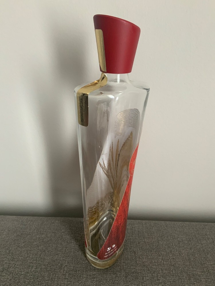 Suave reposado tequila empty bottle 70 cl