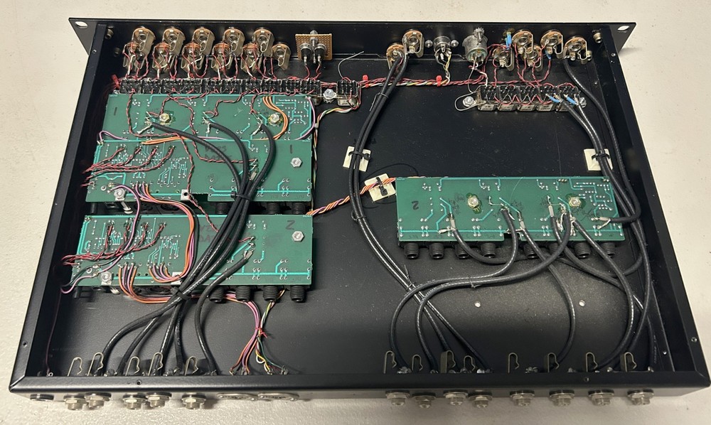 Custom Built Multi Amplifier Splitter Controller MIDI Iso Tranformers Axess Elec