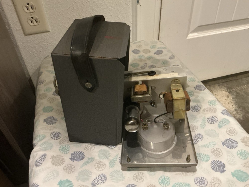 Eico - Model 944 - Flyback Transformer And Yoke Tester - Powers On