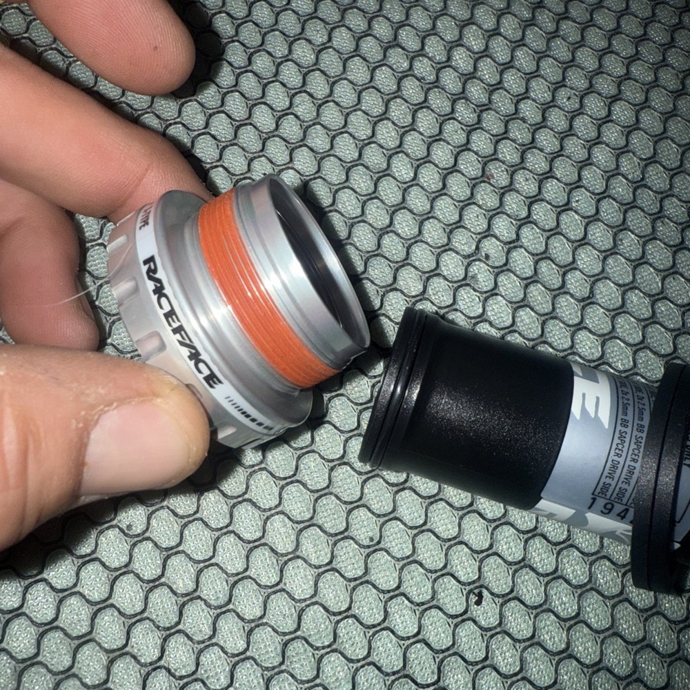 24mm RaceFace Team XC X-Type External Bottom Bracket: BSA 100mm BB Shell