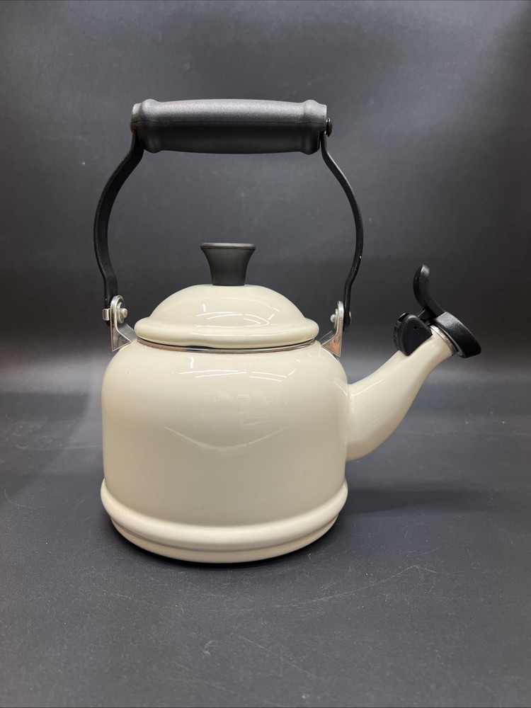 Le Creuset Demi Tea Kettle 1.25 Qt. Ivory/Cream Enamel Whistling READ & SEE PICS