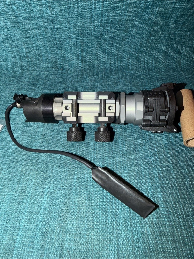 SUREFIRE Tactical Light System With Mount and pressure switch-new