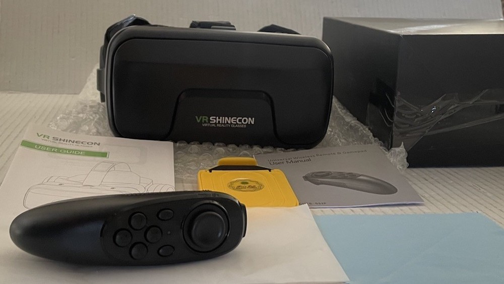 Virtual Reality Glasses Headset with Remote Control